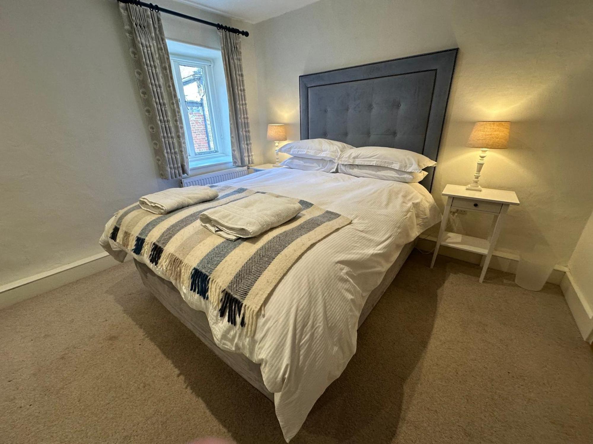 The Yard House Villa Sherborne  Exteriör bild
